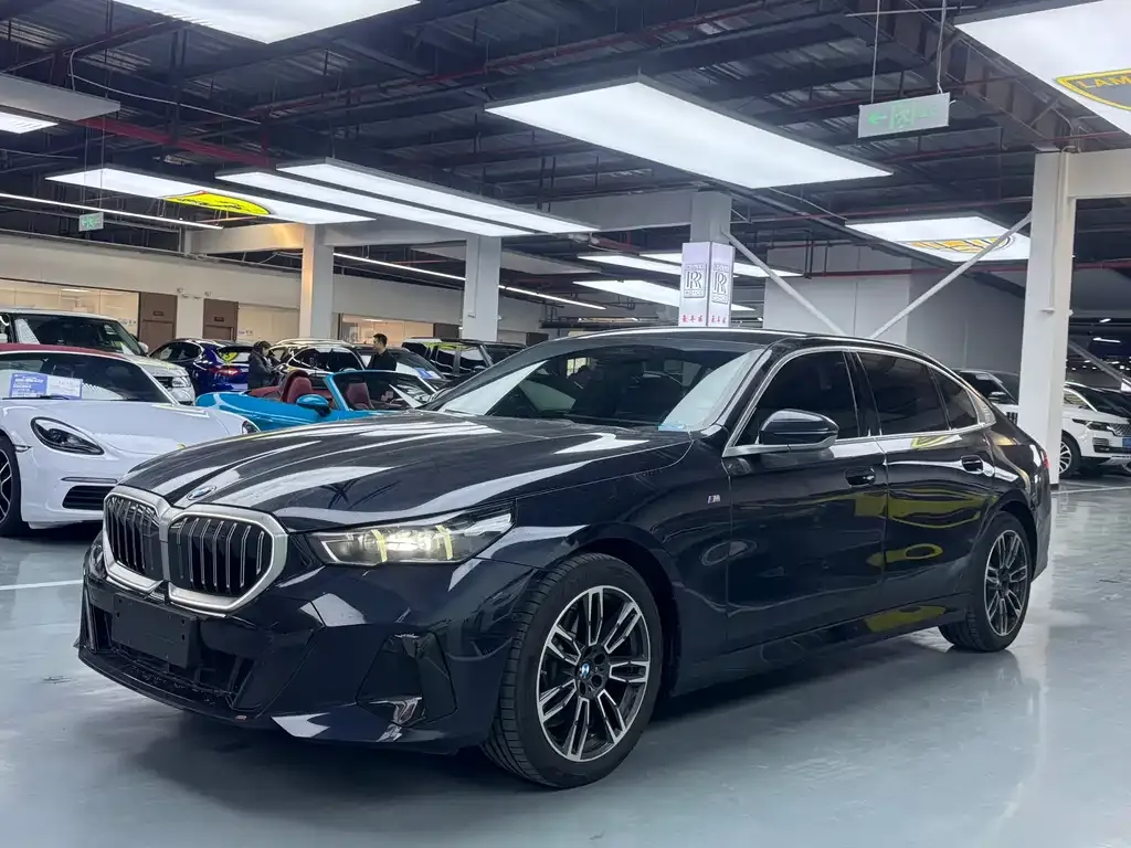 BMW 5 Series — фото 1