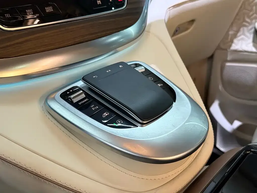 Mercedes-Benz V-Class 2022 из CN, фото 4