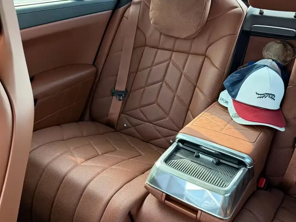 BMW 7 Series 2025 из CN, фото 5