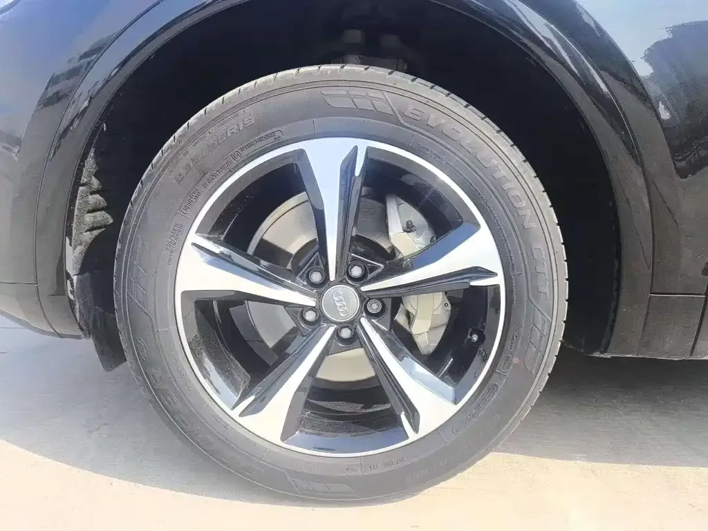 Audi Q5L 2023 из CN, фото 2