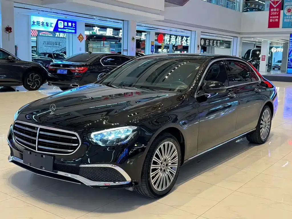 Mercedes-Benz E-Class — фото 1
