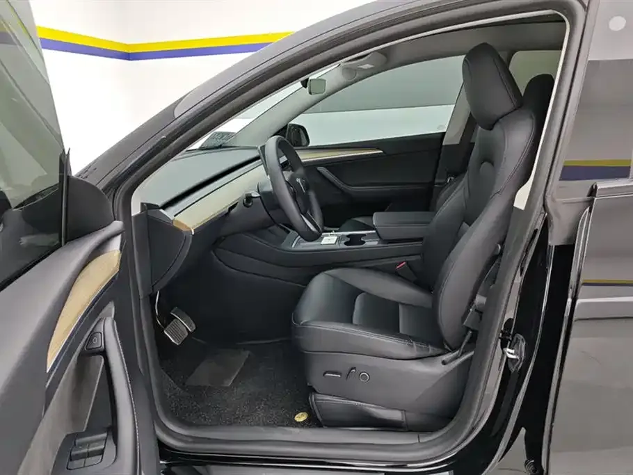 Tesla Model Y 2023 из CN, фото 8