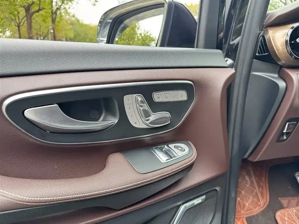 Mercedes-Benz V-Class 2023 из CN, фото 6