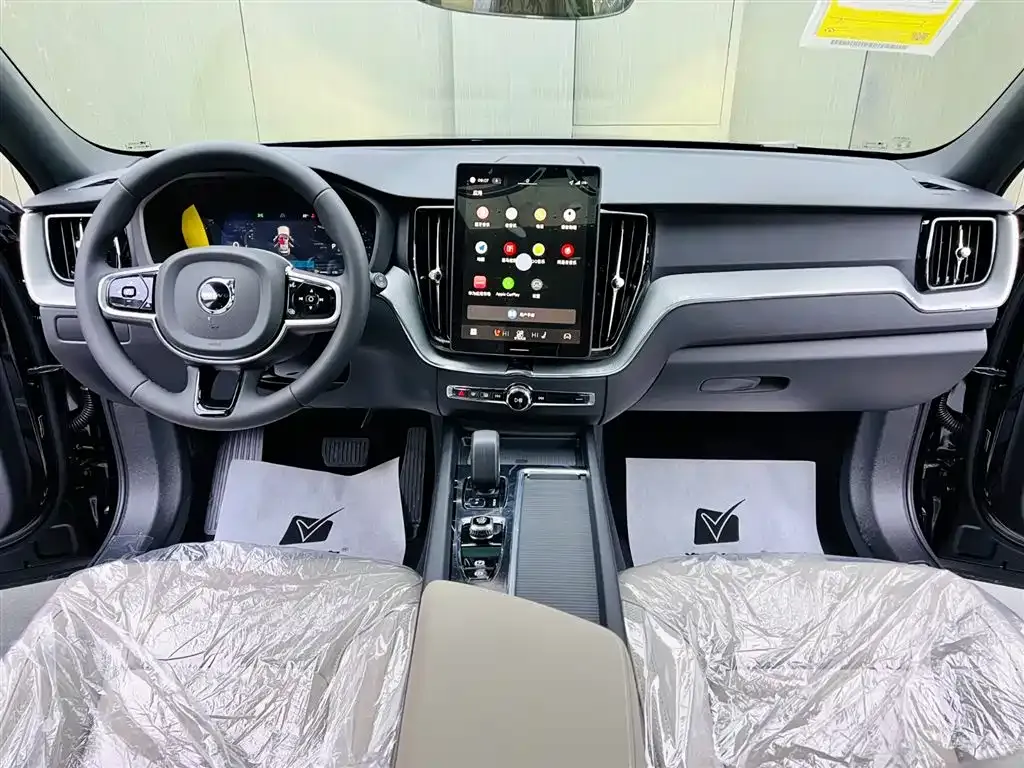 Volvo XC60 — фото 2