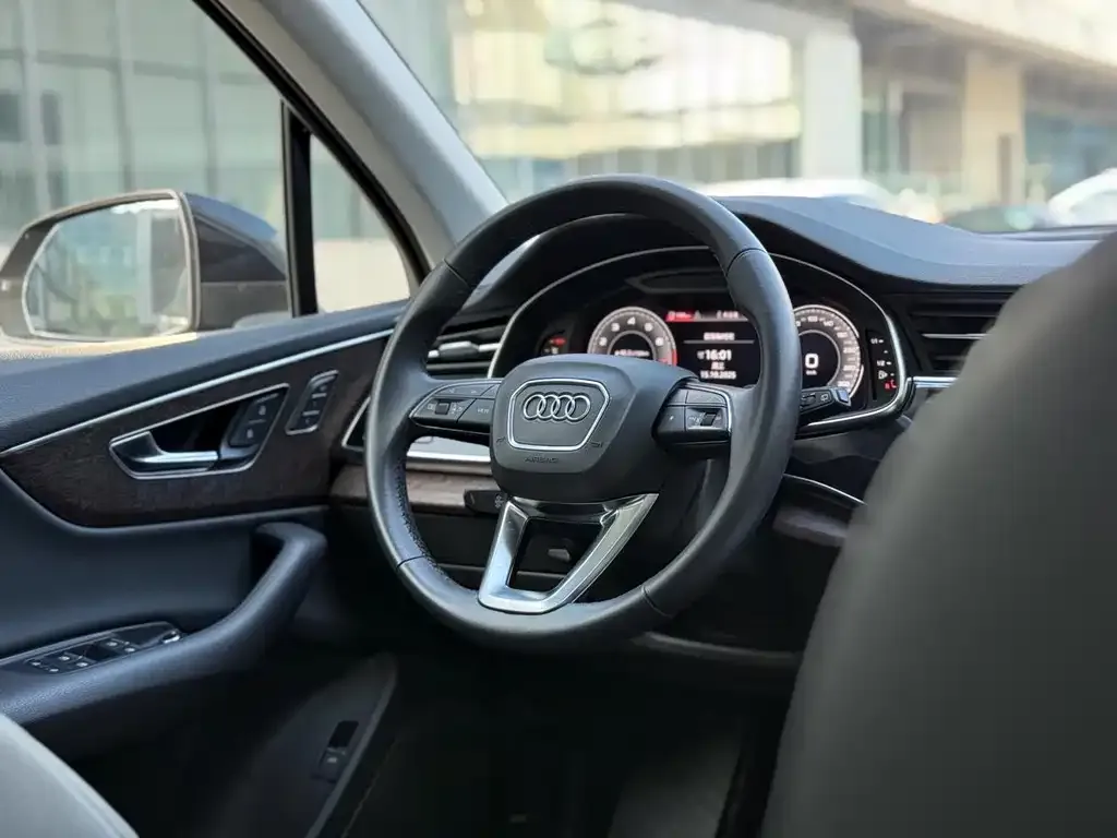 Audi Q7 2021 из CN, фото 5