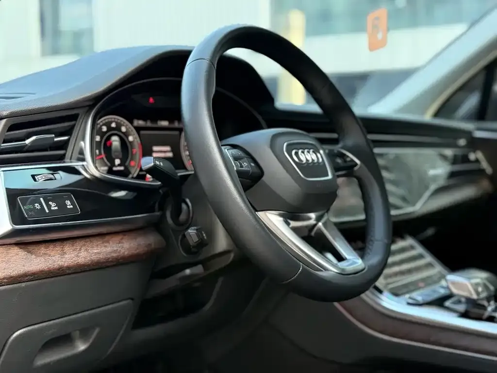 Audi Q7 2021 из CN, фото 6