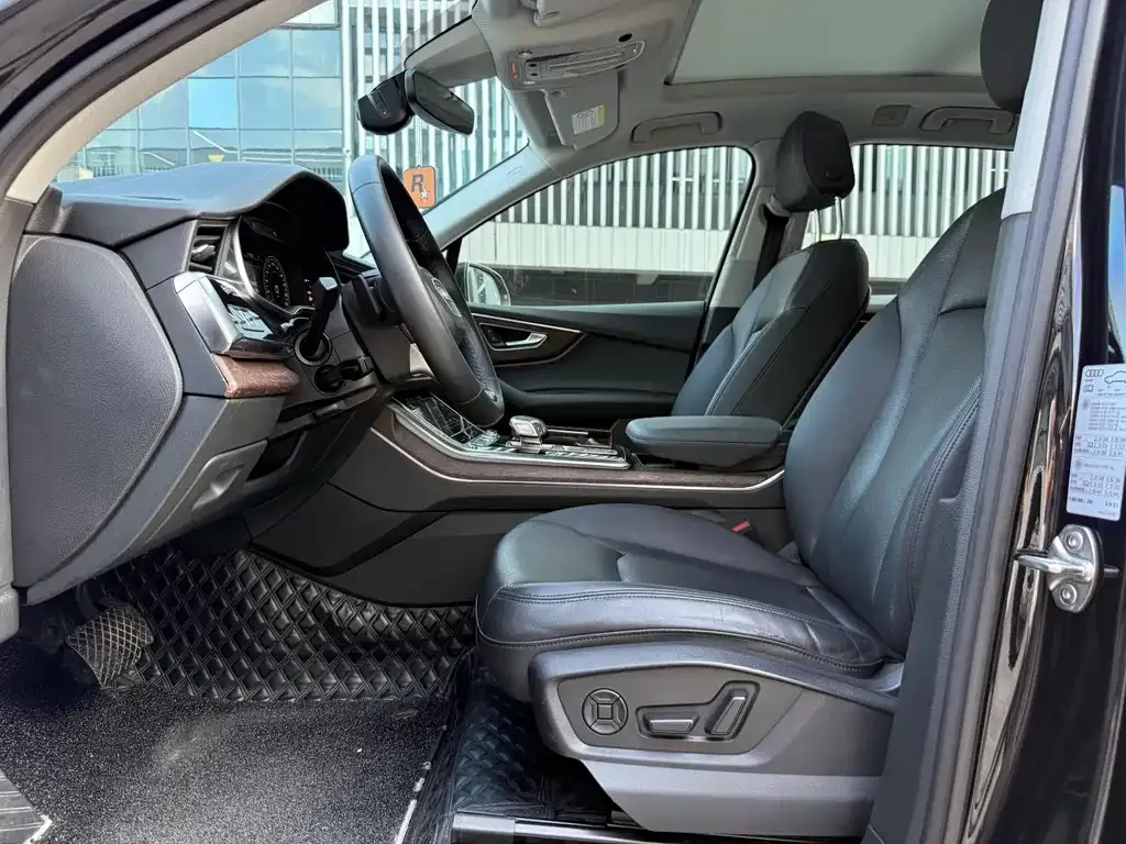 Audi Q7 2021 из CN, фото 10