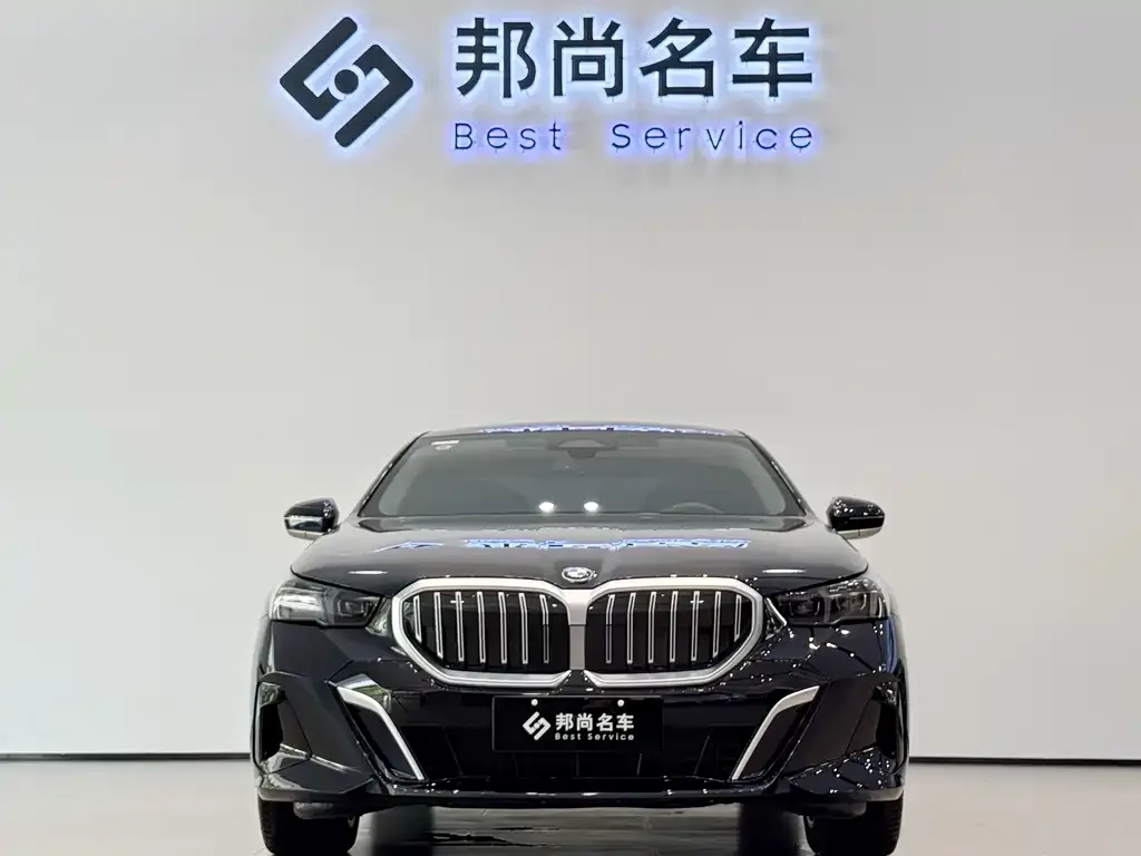 BMW 5 Series 2025 из CN, фото 4