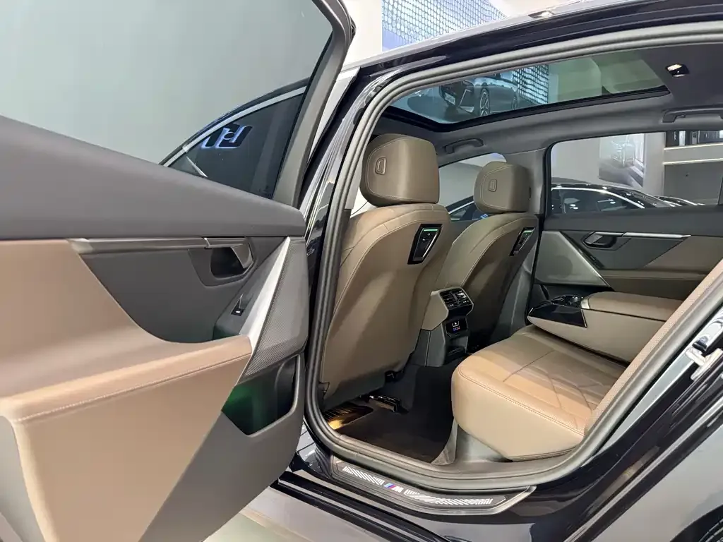 BMW 5 Series 2025 из CN, фото 7