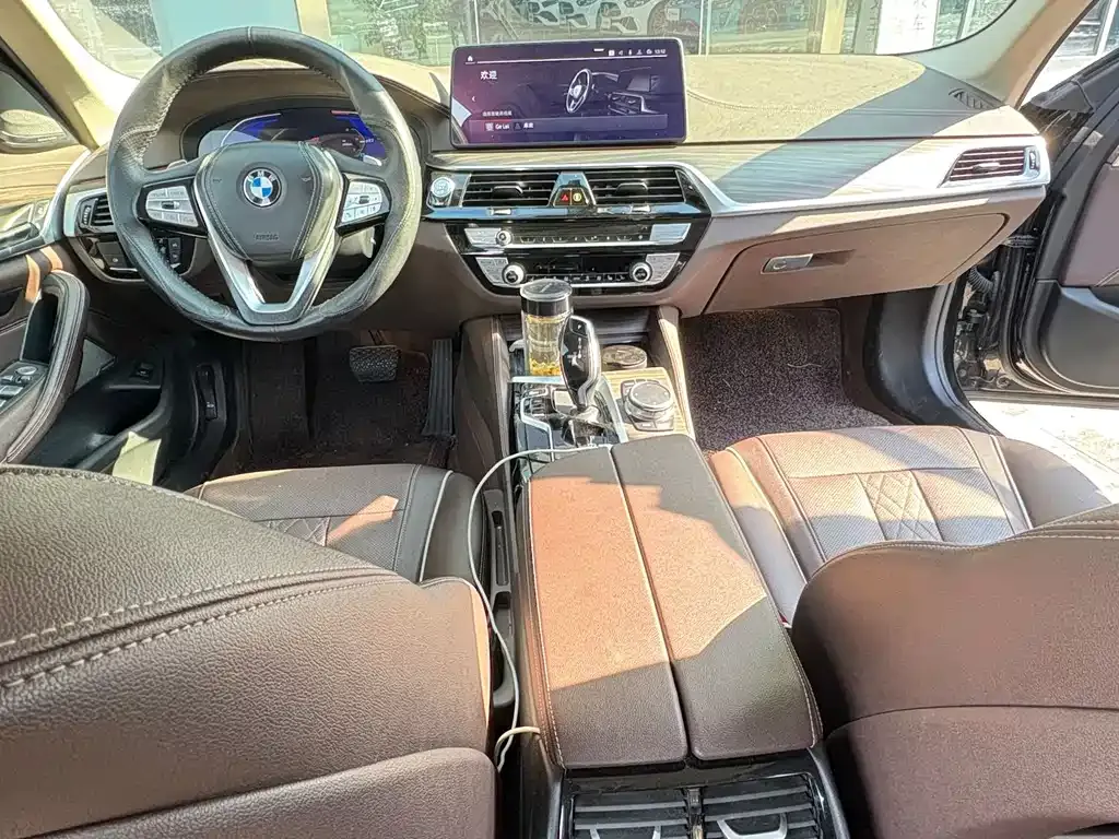 BMW 5 Series 2022 из CN, фото 2