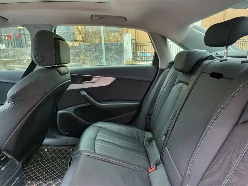 Audi A4L 2021 из CN, фото 6