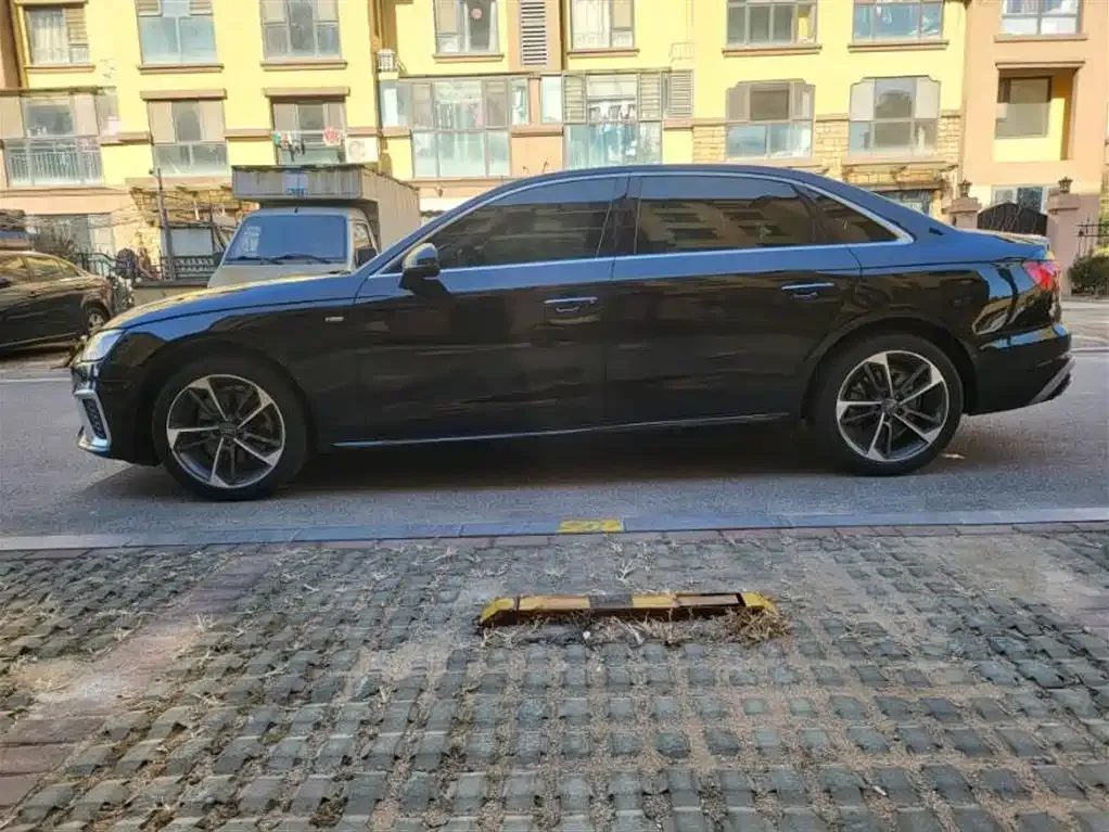 Audi A4L 2021 из CN, фото 2
