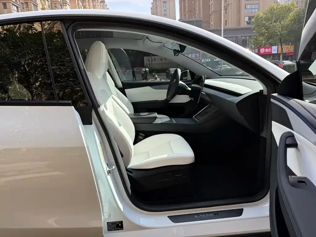 Tesla Model Y 2025 из CN, фото 4