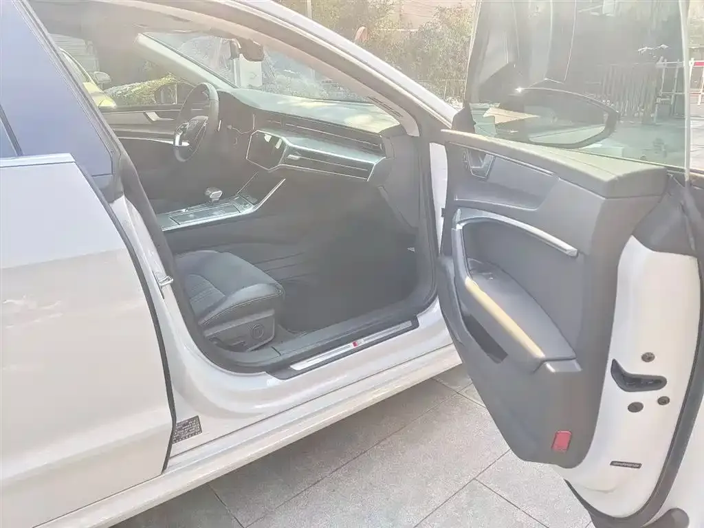 Audi A7L 2022 из CN, фото 3