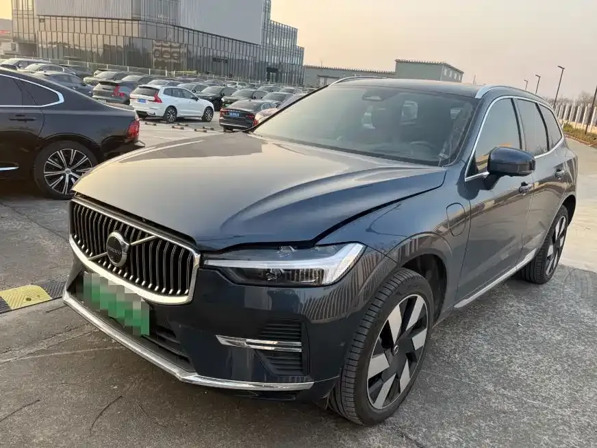 Volvo XC60 PHEV 2024 из CN, фото 1