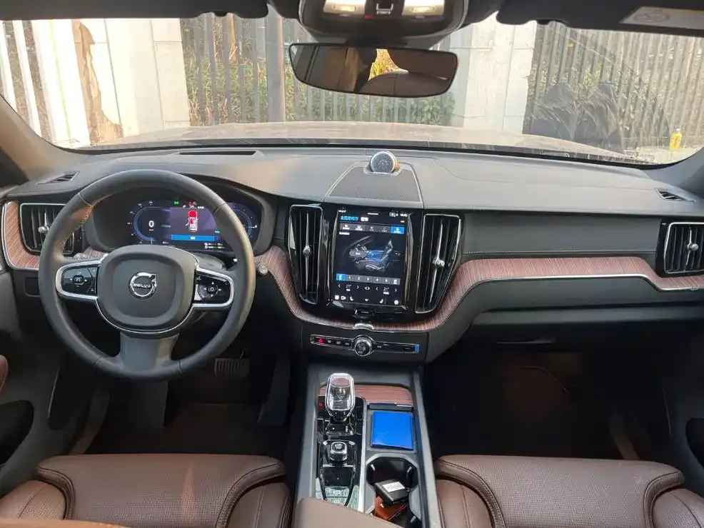 Volvo XC60 PHEV 2024 из CN, фото 10