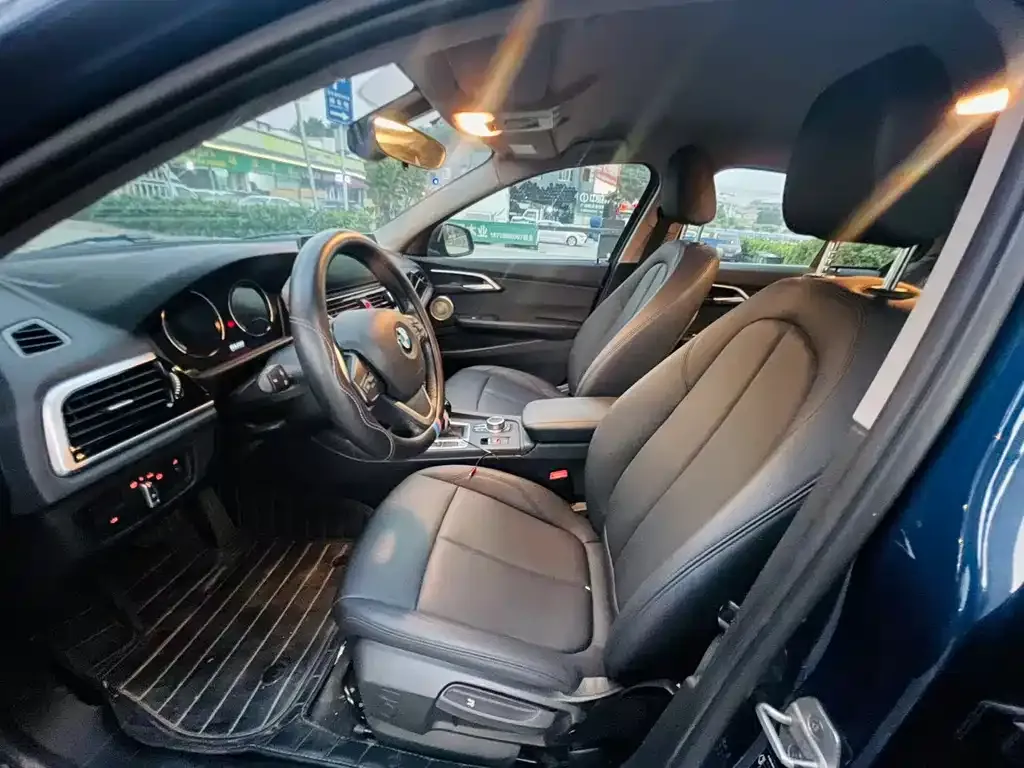 BMW 1 Series 2021 из CN, фото 2