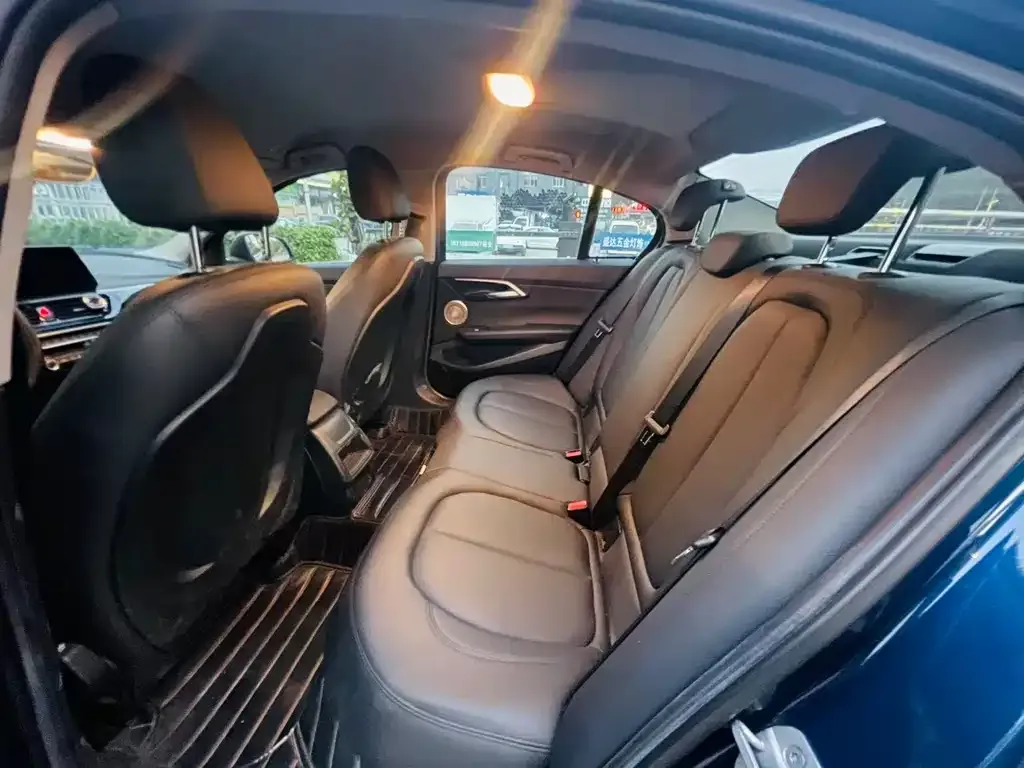 BMW 1 Series 2021 из CN, фото 3