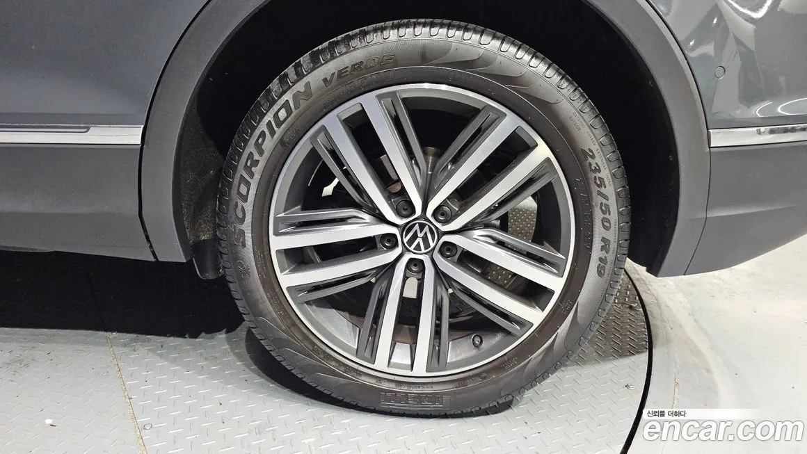Volkswagen Tiguan — фото 6