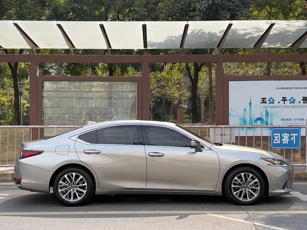Lexus ES 2023 из CN, фото 9
