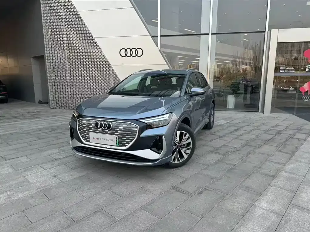 Audi Q4 e-tron — фото 1