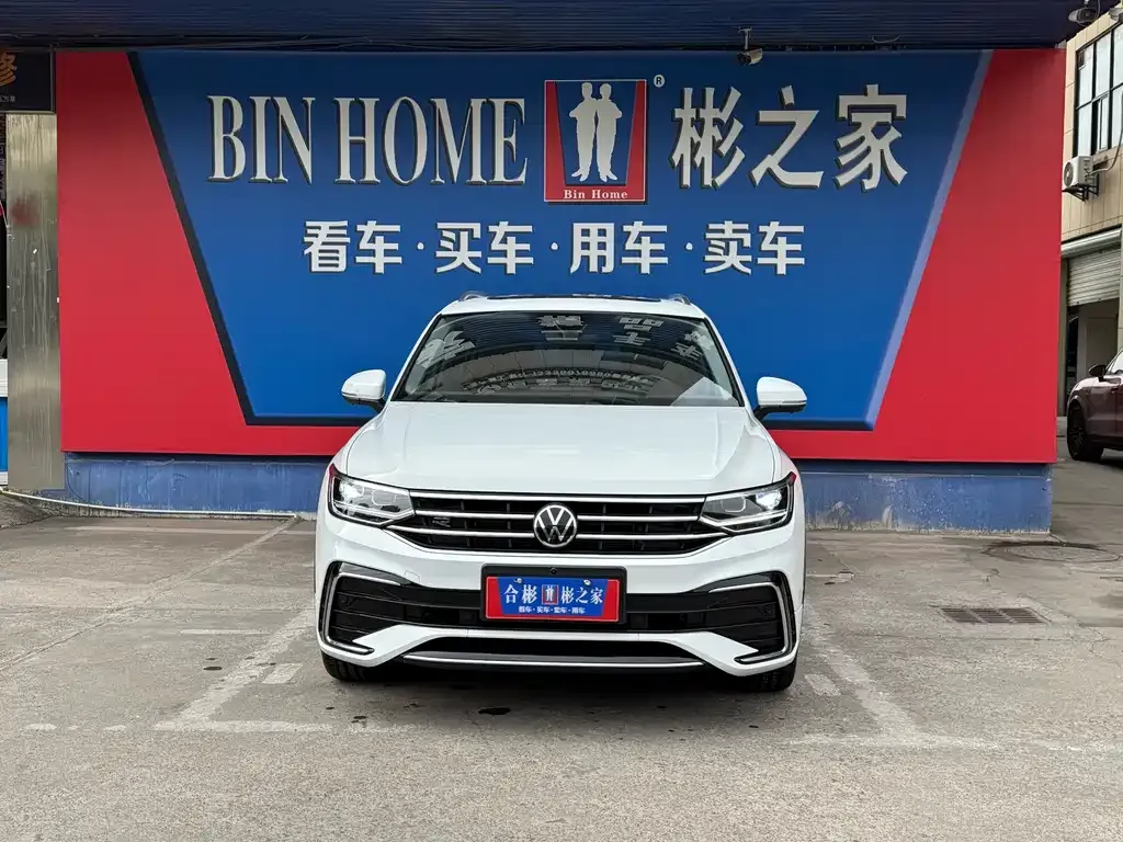 Volkswagen Tiguan L — фото 8