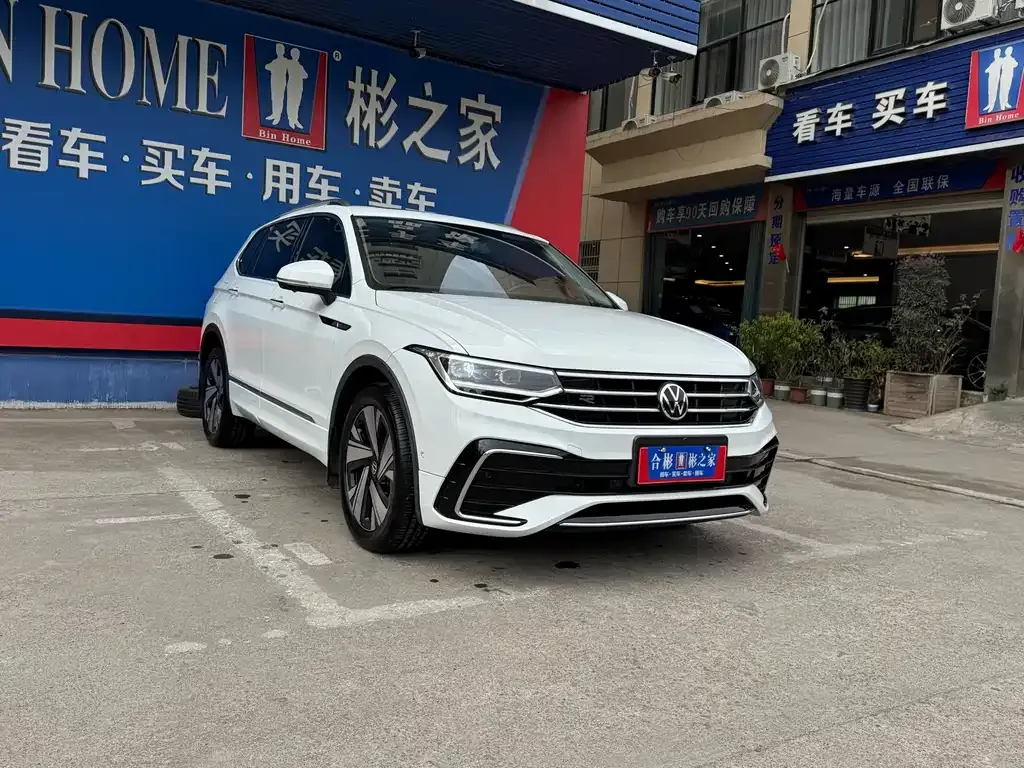 Volkswagen Tiguan L — фото 5
