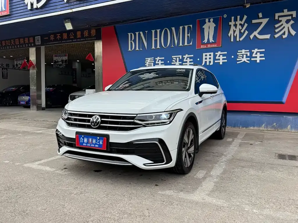 Volkswagen Tiguan L — фото 10