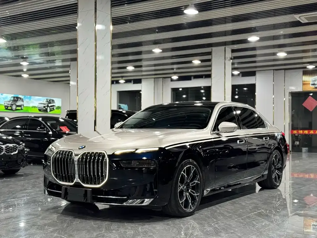 BMW 7 Series 2023 из CN, фото 1
