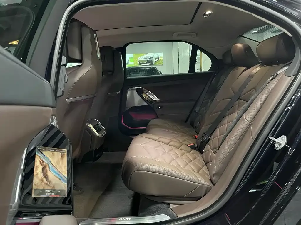 BMW 7 Series 2023 из CN, фото 8