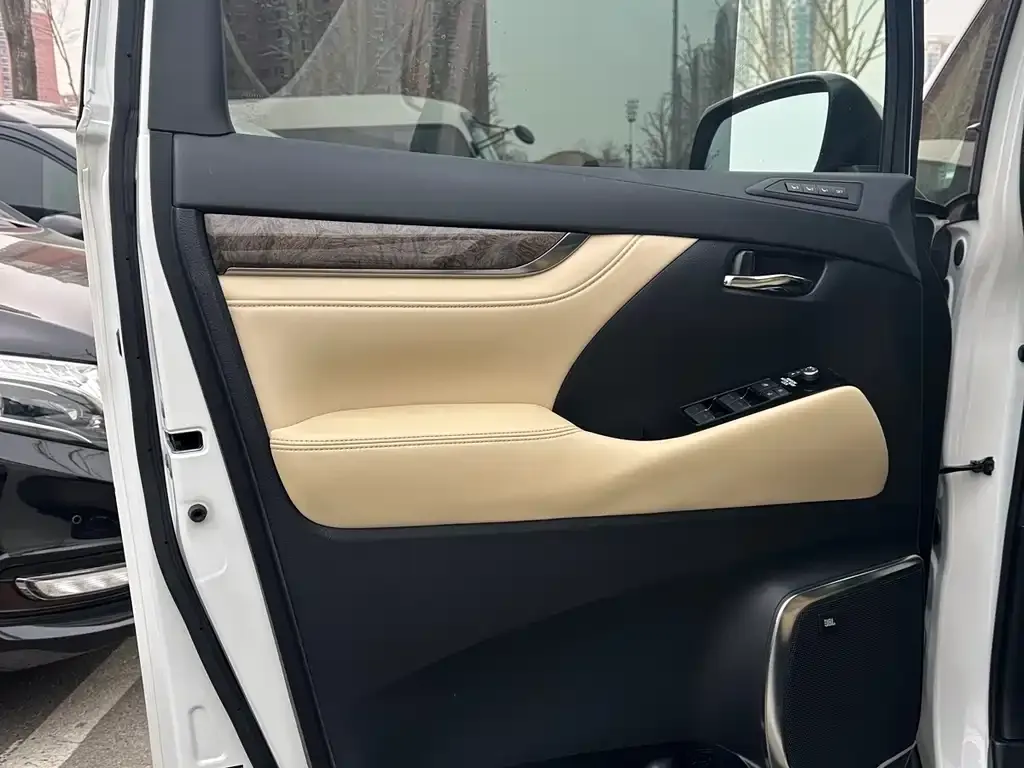 Toyota Vellfire 2023 из CN, фото 5