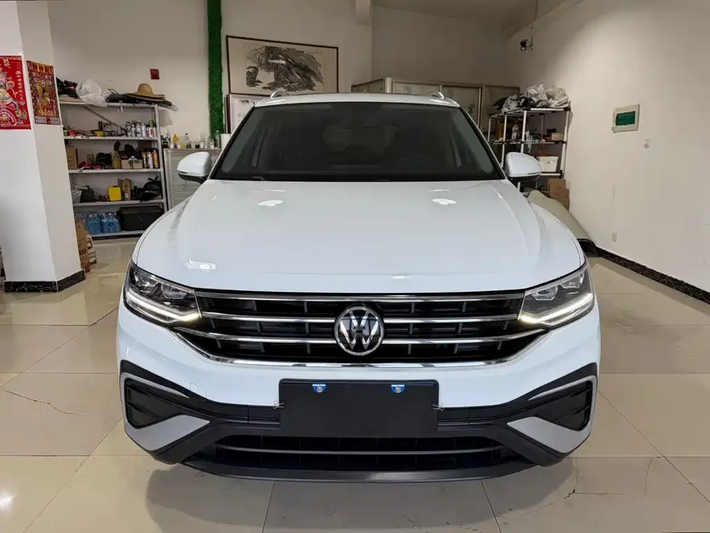 Volkswagen Tiguan L 2022 из CN, фото 3