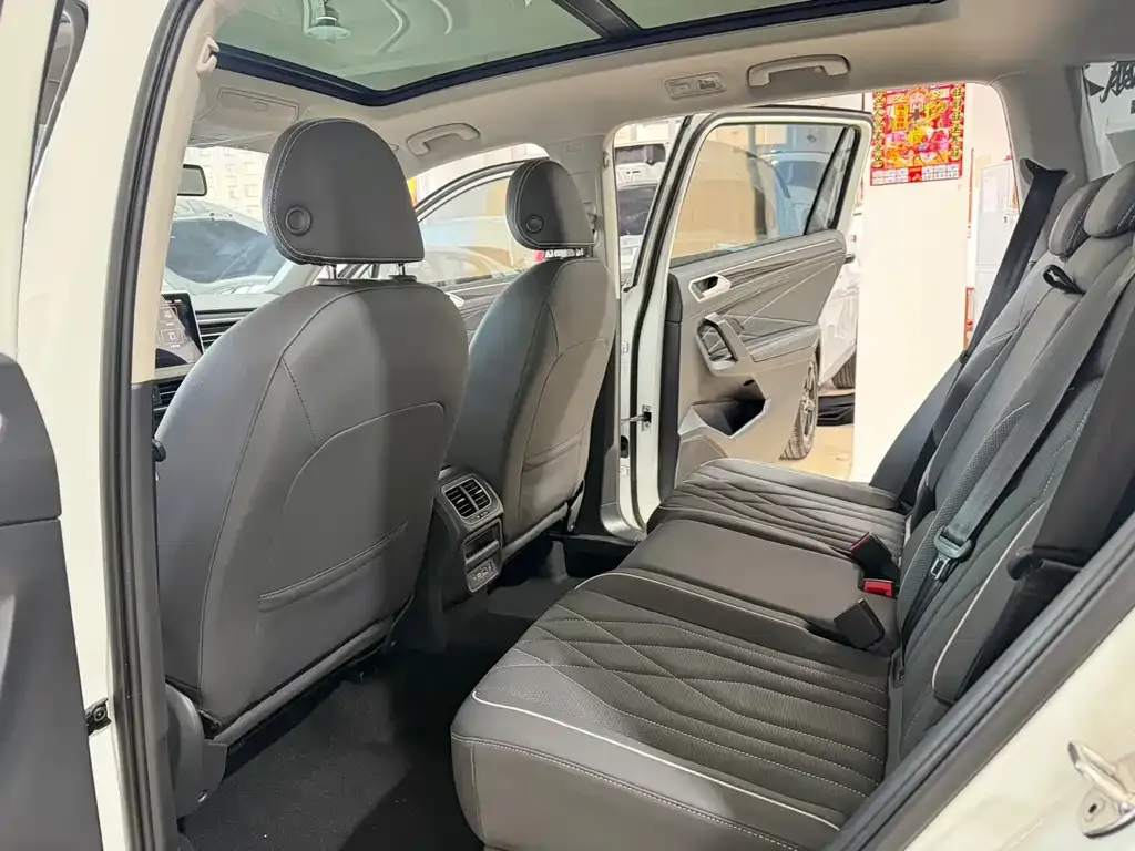 Volkswagen Tiguan L 2022 из CN, фото 10