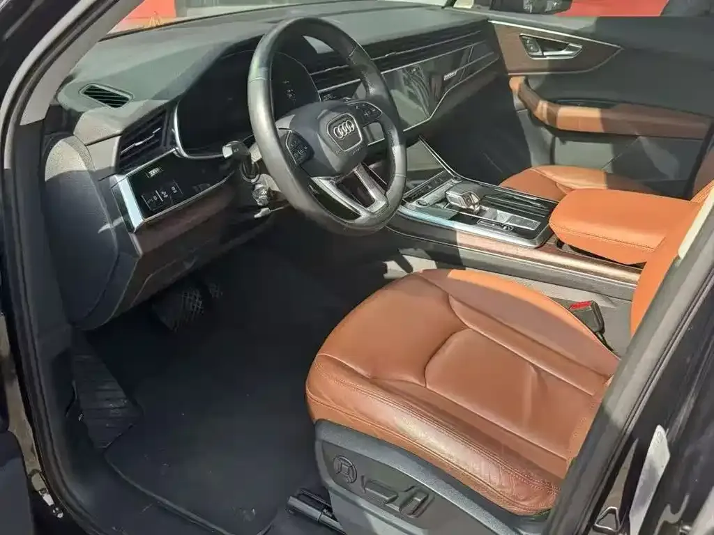 Audi Q7 2021 из CN, фото 4