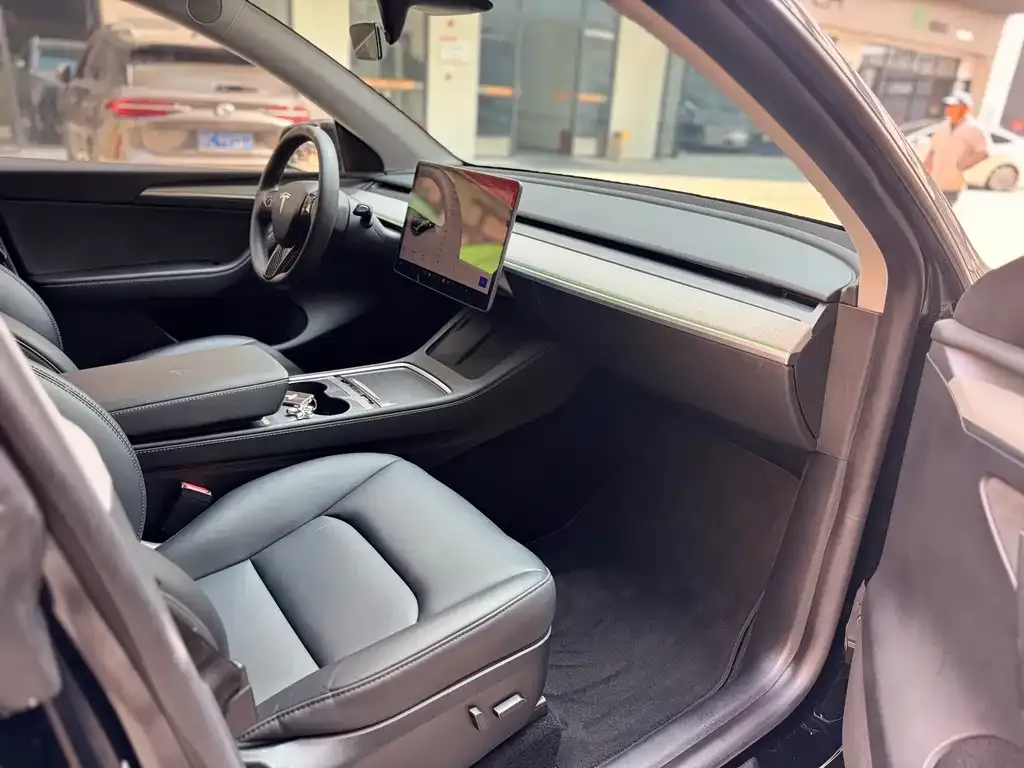 Tesla Model Y — фото 6