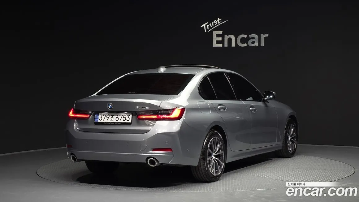 BMW 3-Series 2023 из KR, фото 3