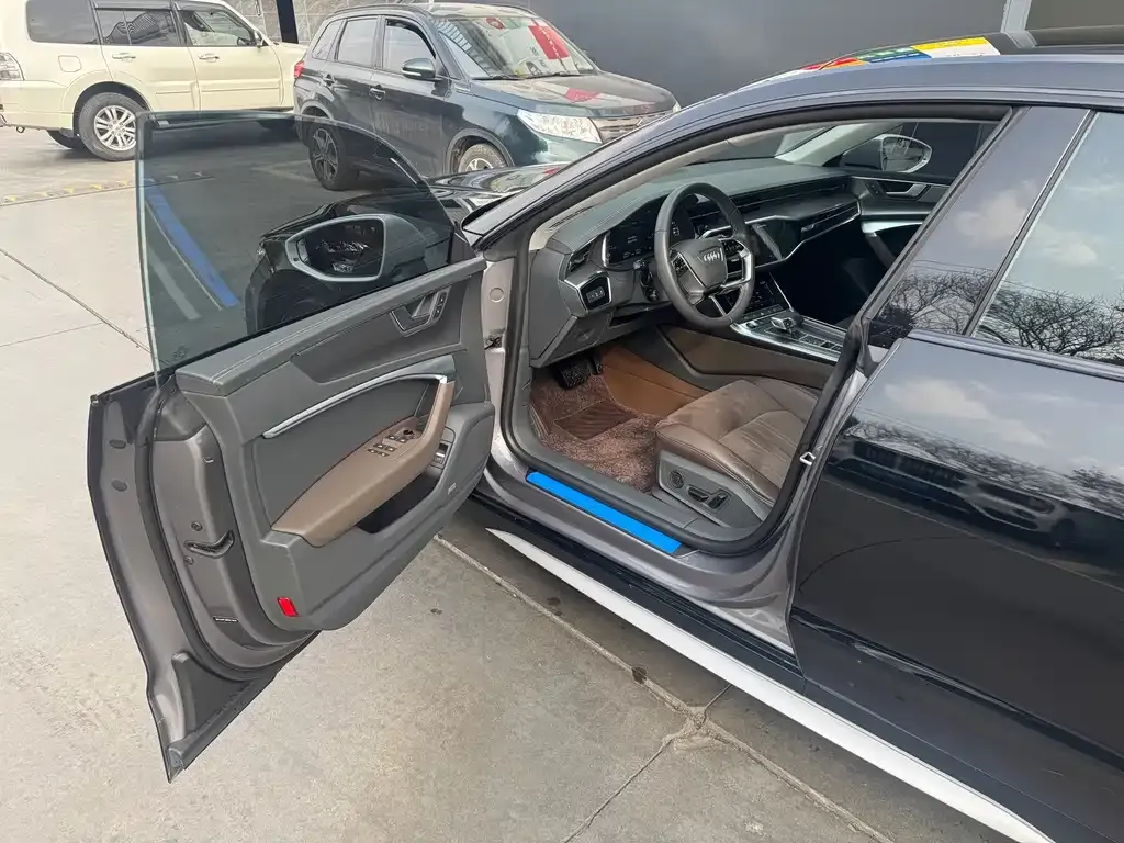 Audi A7L 2022 из CN, фото 6