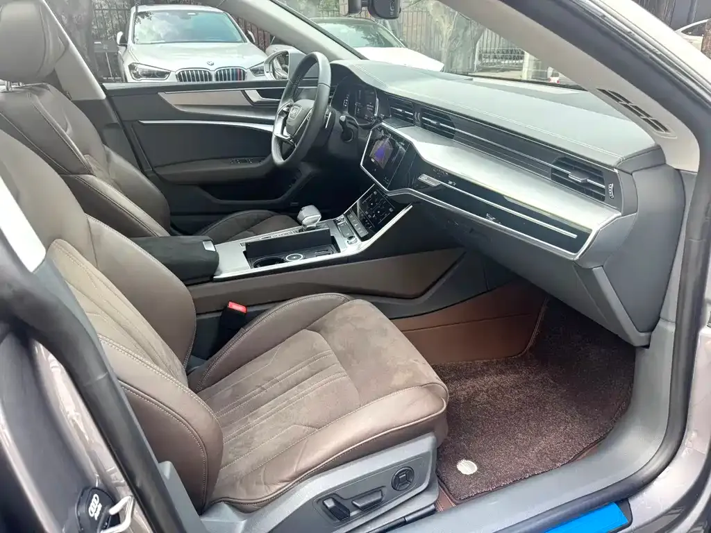 Audi A7L 2022 из CN, фото 10