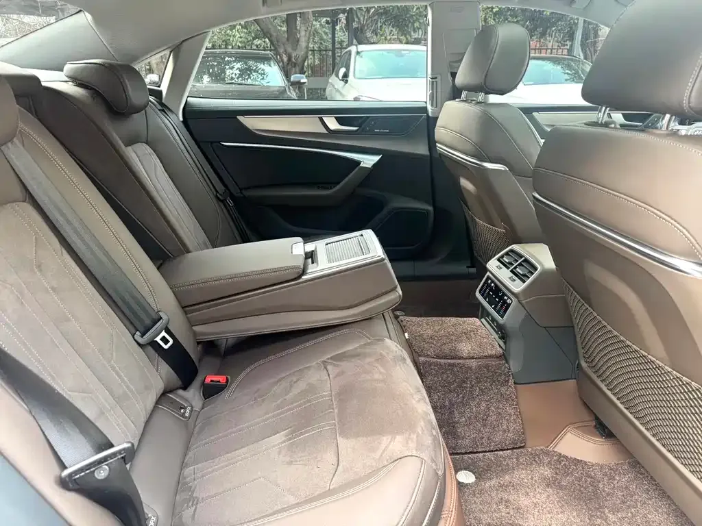 Audi A7L 2022 из CN, фото 8