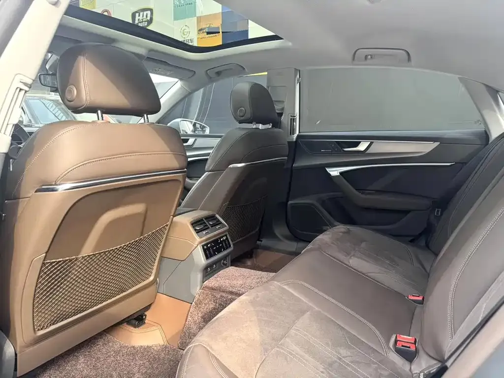 Audi A7L 2022 из CN, фото 2