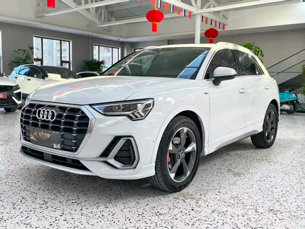 Audi Q3 — фото 1