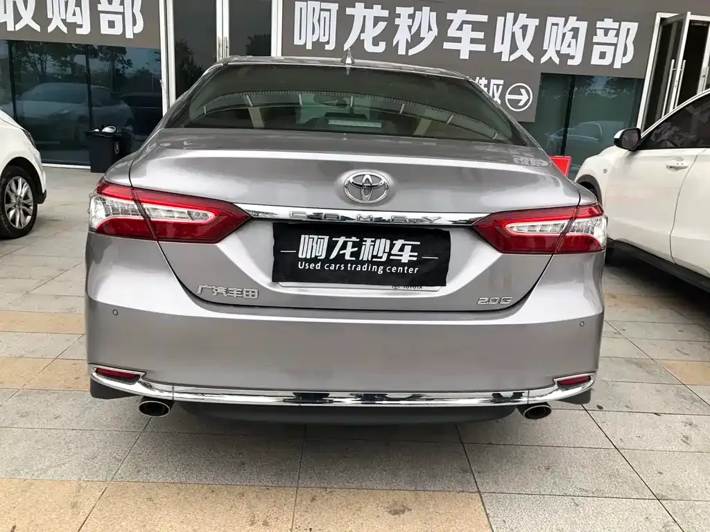 Toyota Camry — фото 3