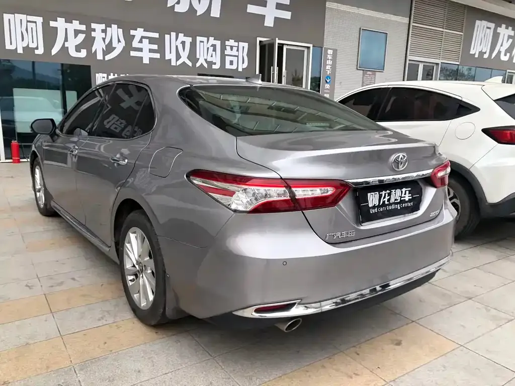 Toyota Camry — фото 2