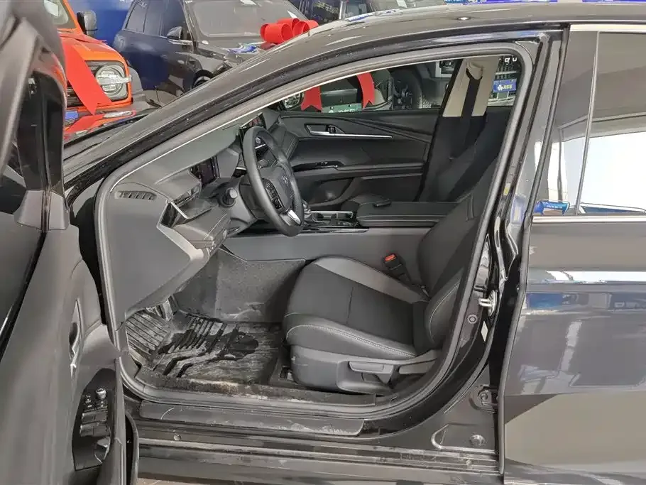 Toyota Camry 2024 из CN, фото 8