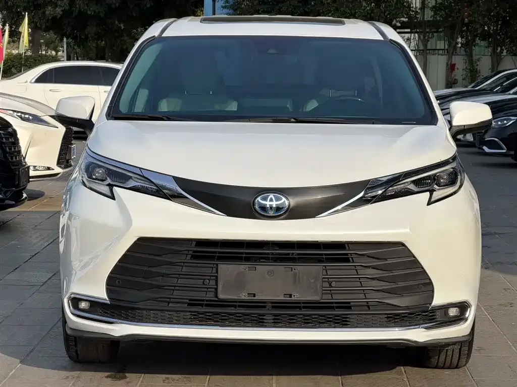 Toyota Sienna 2022 из CN, фото 2