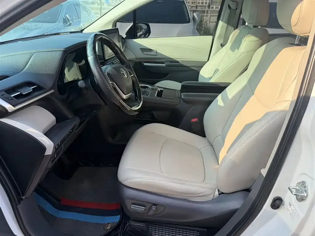 Toyota Sienna 2022 из CN, фото 4