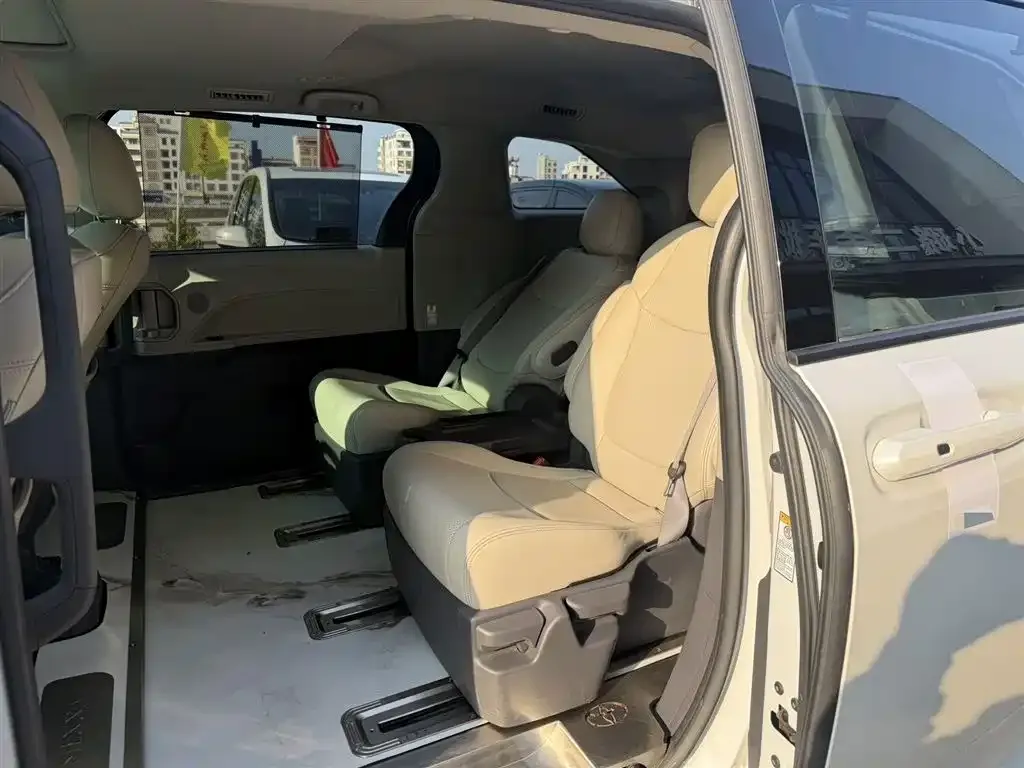 Toyota Sienna 2022 из CN, фото 3