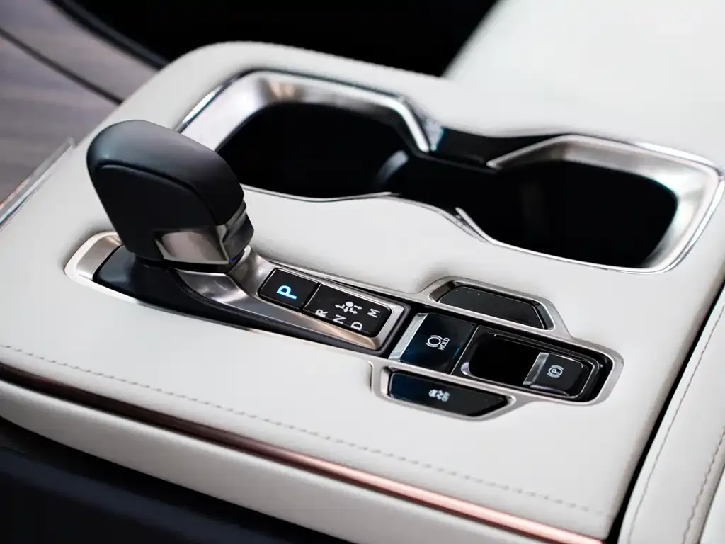 Lexus LM — фото 6