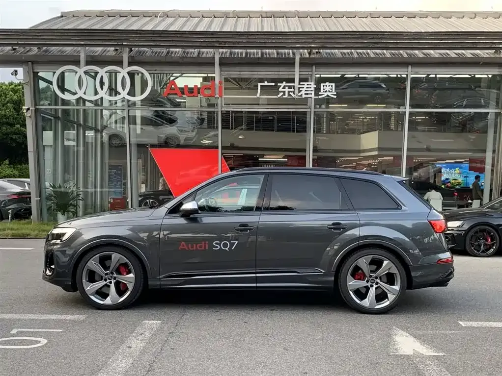 Audi SQ7 2024 из CN, фото 3
