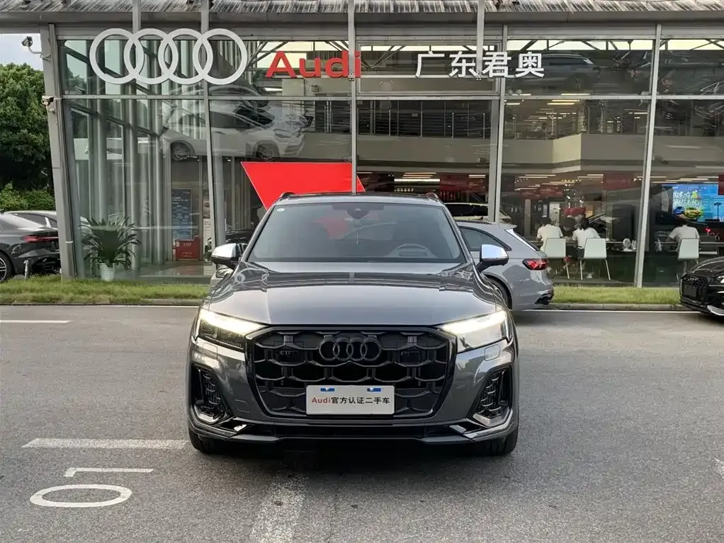 Audi SQ7 2024 из CN, фото 8